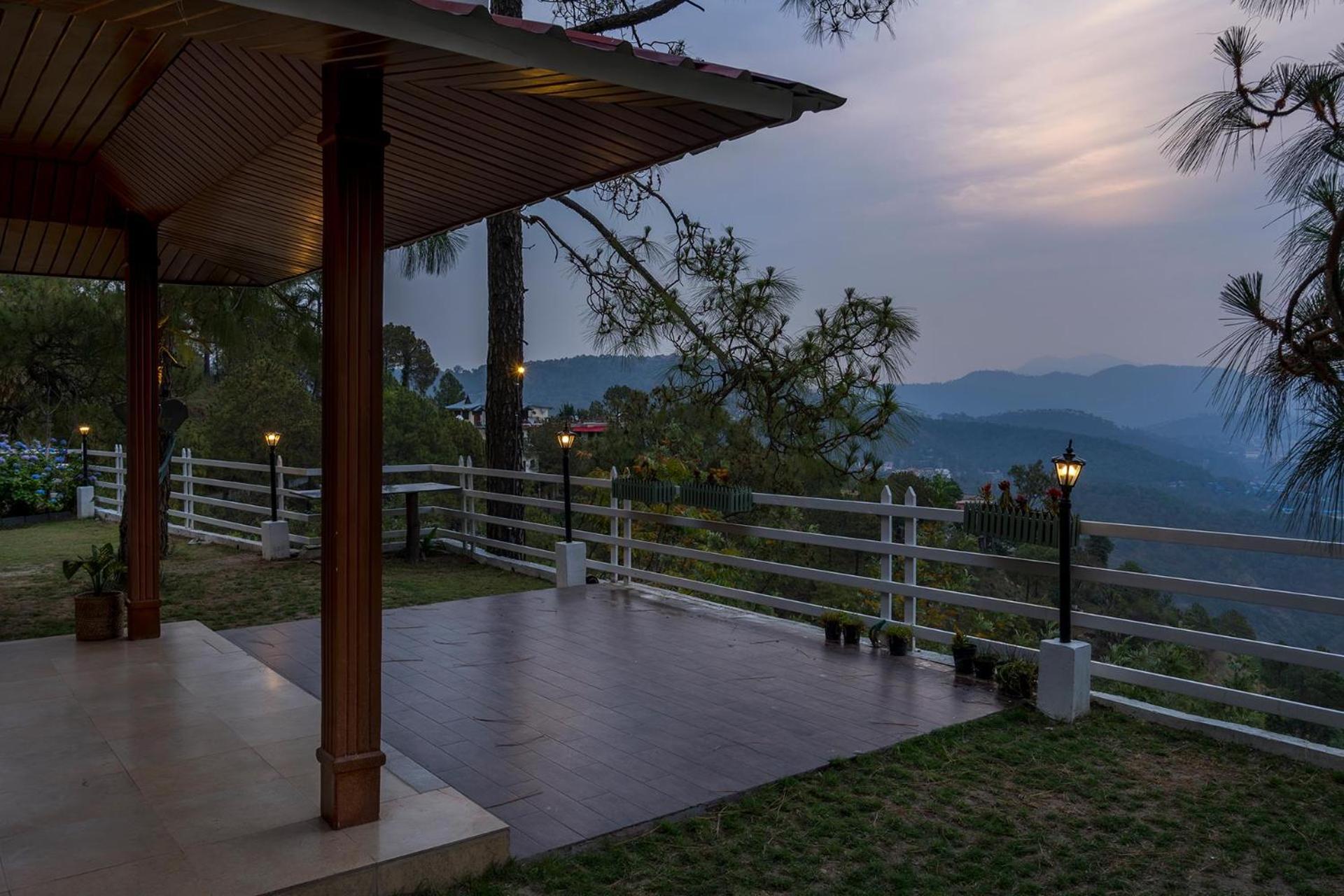 Stayvista At Bellevue With Outdoor Jacuzzi Kasauli Exterior photo