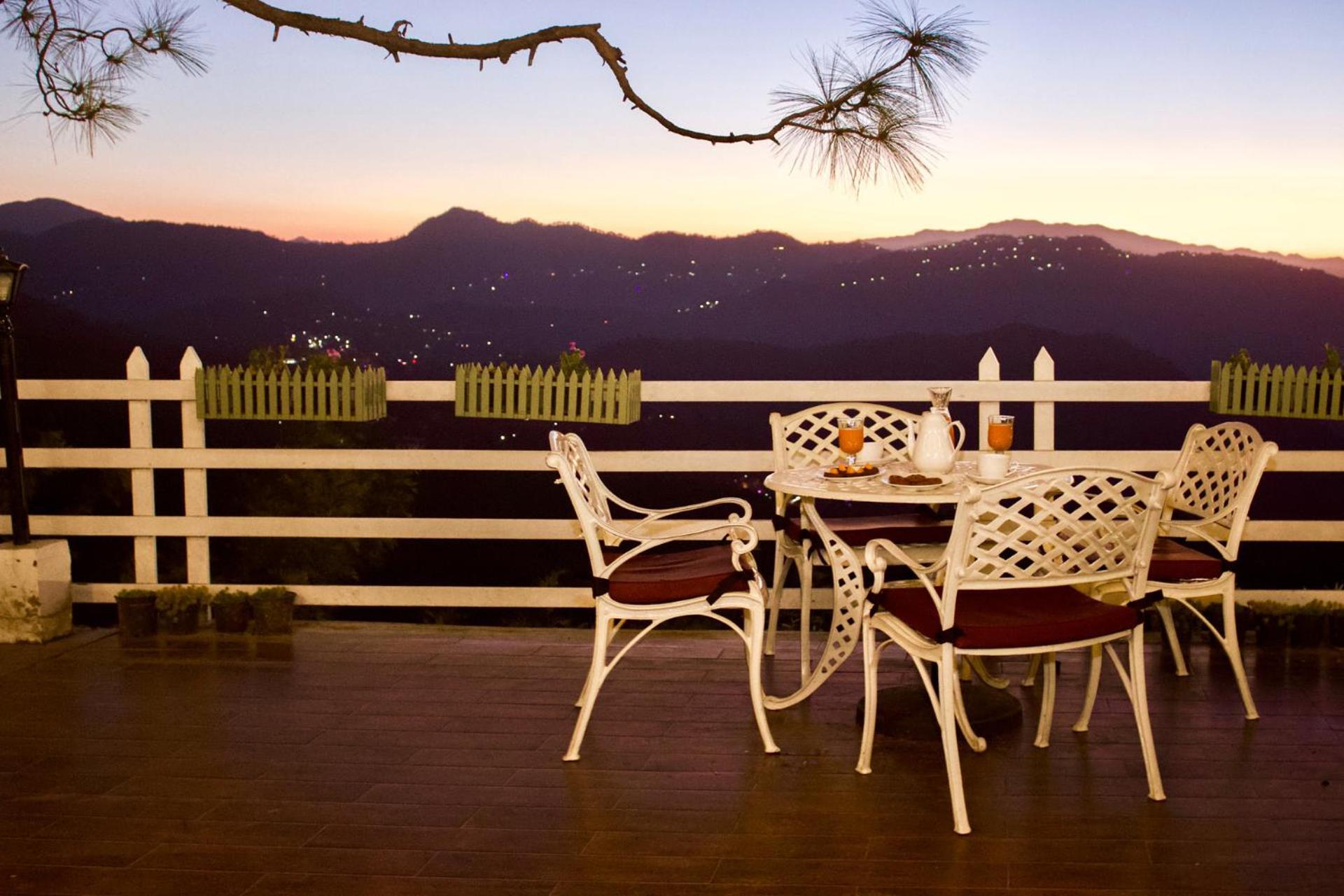 Stayvista At Bellevue With Outdoor Jacuzzi Kasauli Exterior photo