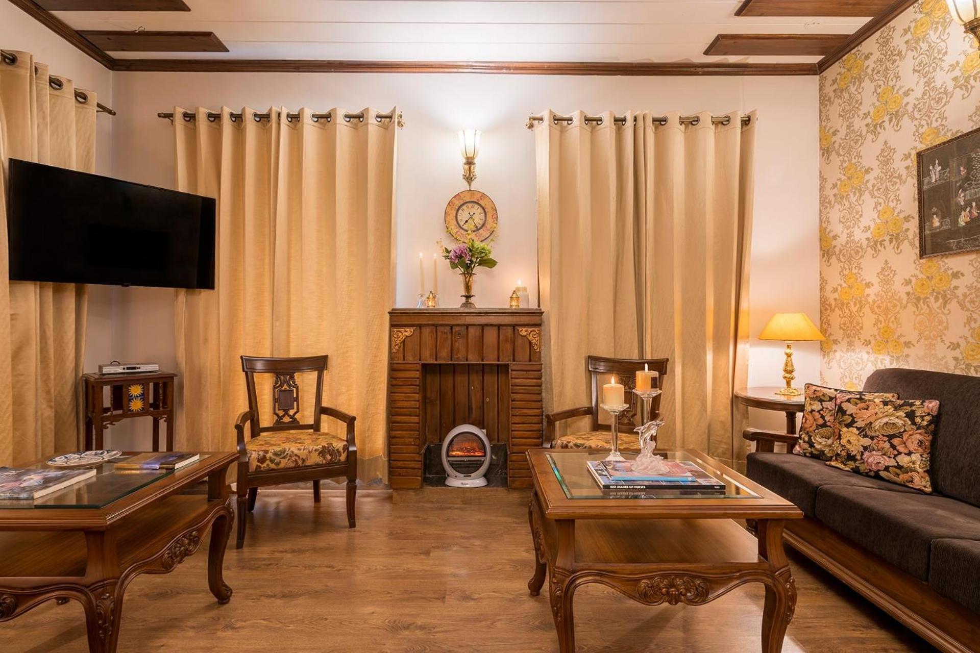 Stayvista At Bellevue With Outdoor Jacuzzi Kasauli Exterior photo