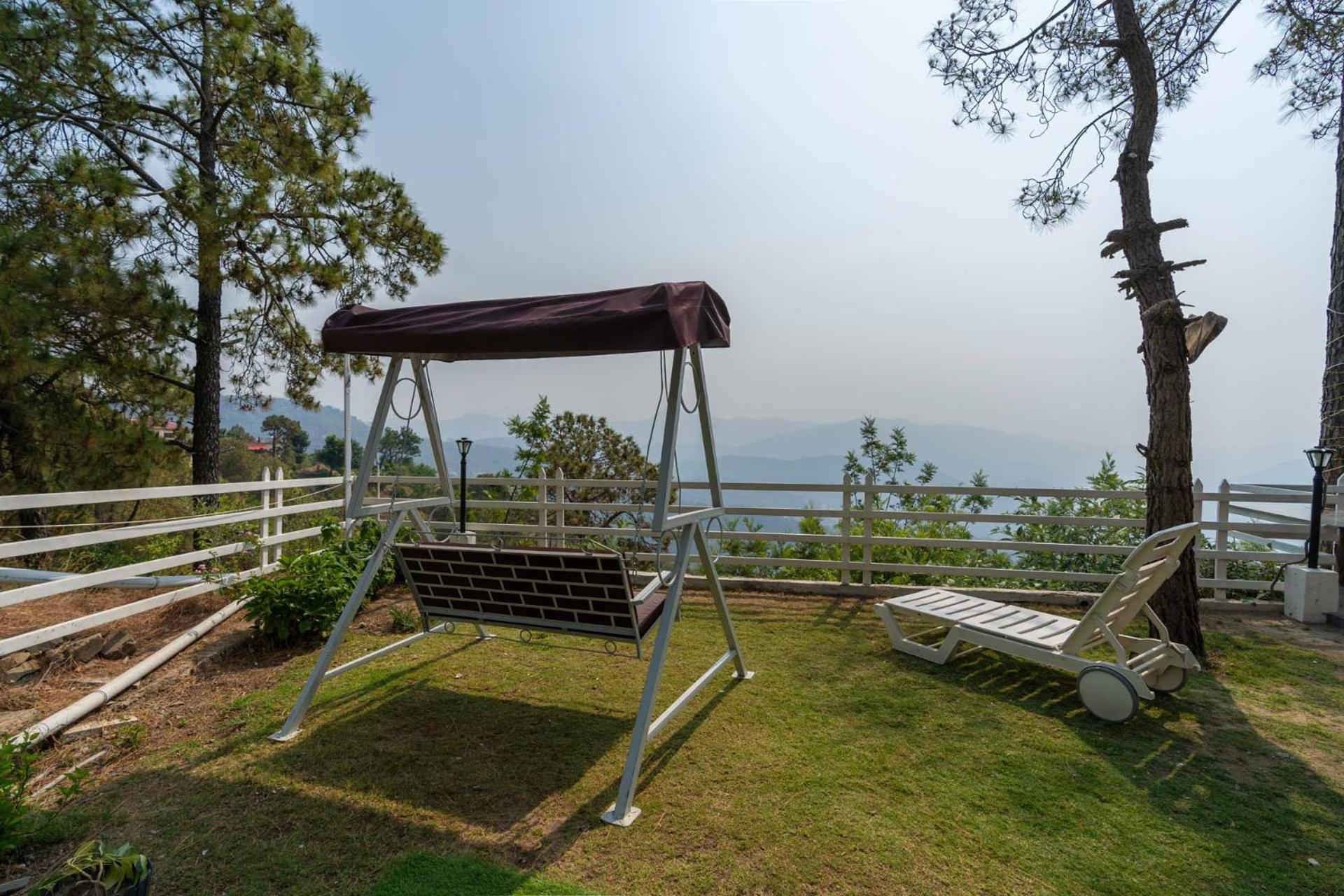 Stayvista At Bellevue With Outdoor Jacuzzi Kasauli Exterior photo