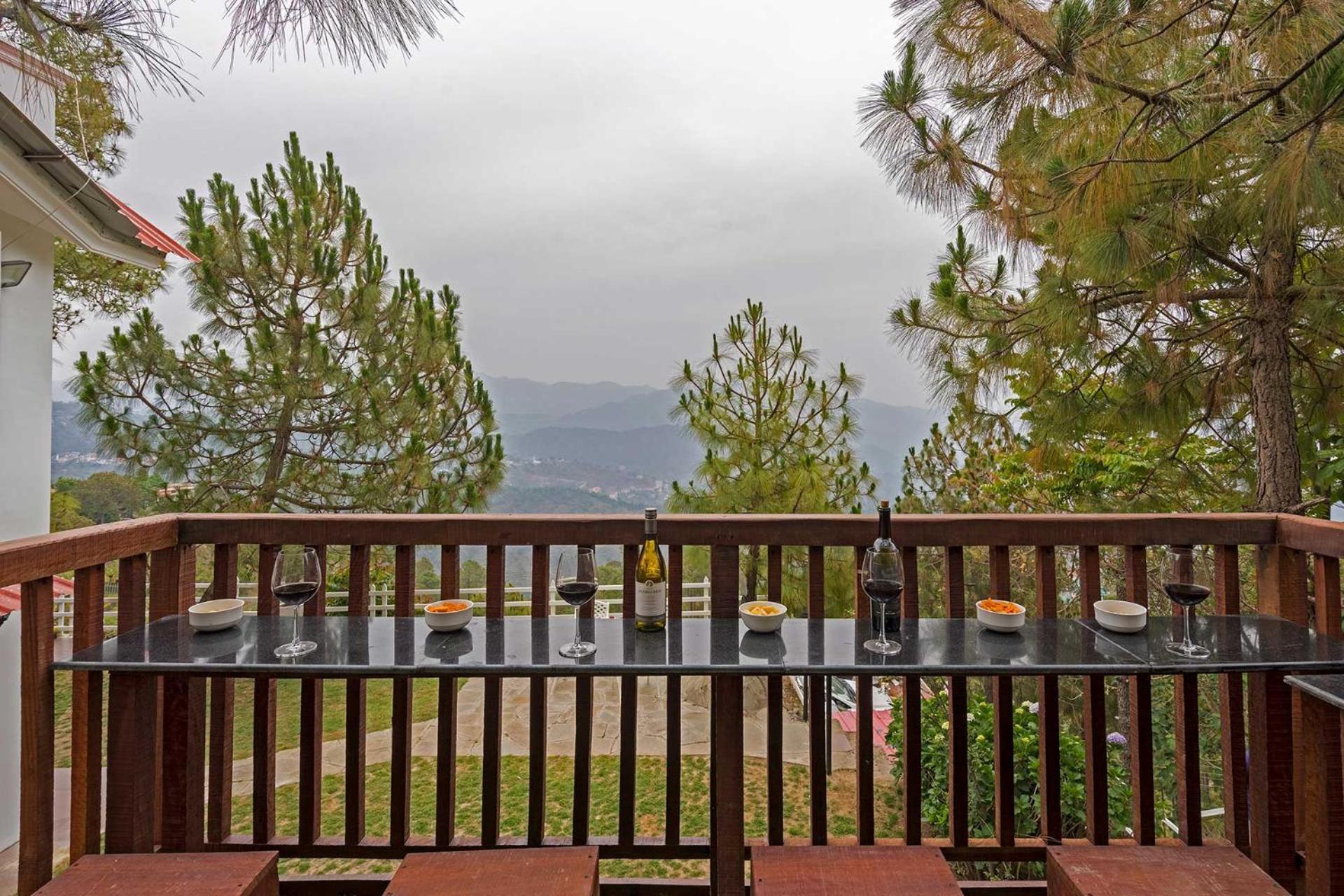 Stayvista At Bellevue With Outdoor Jacuzzi Kasauli Exterior photo